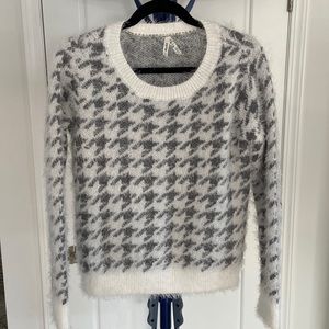 Mudd eyelash sweater